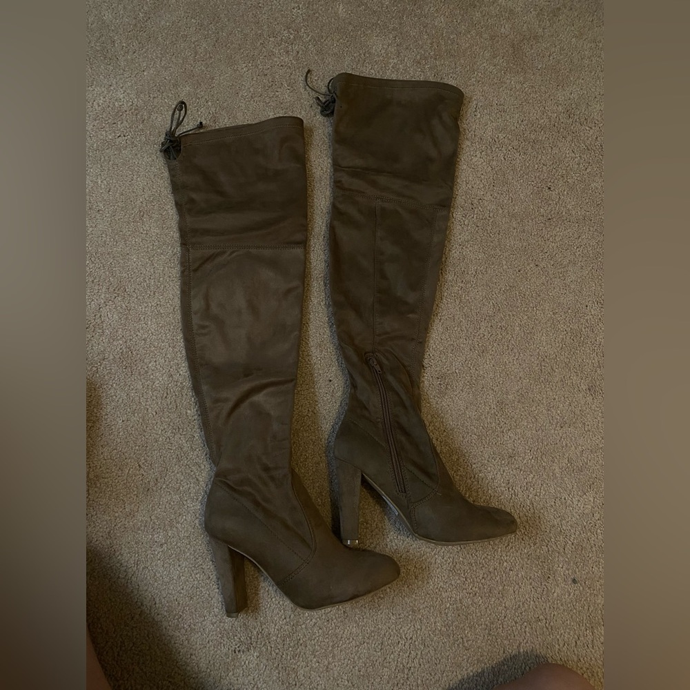 Suede over the thigh heeled boots!